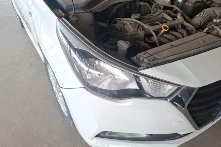 Used Hyundai Verna (new generation) 2016 1.4L Manual Cool Edition GLS Right Front Headlight