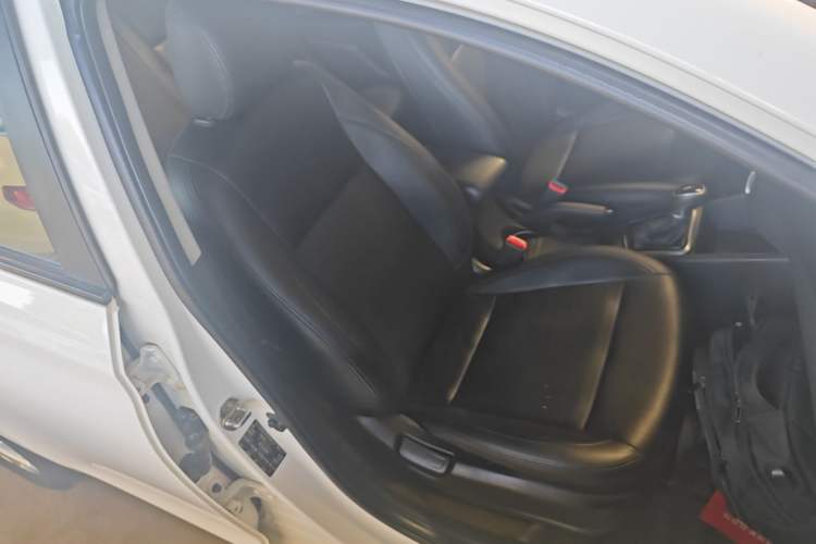 Used Hyundai Verna (new generation) 2016 1.4L Automatic Cool Edition GLS Right Front Seat