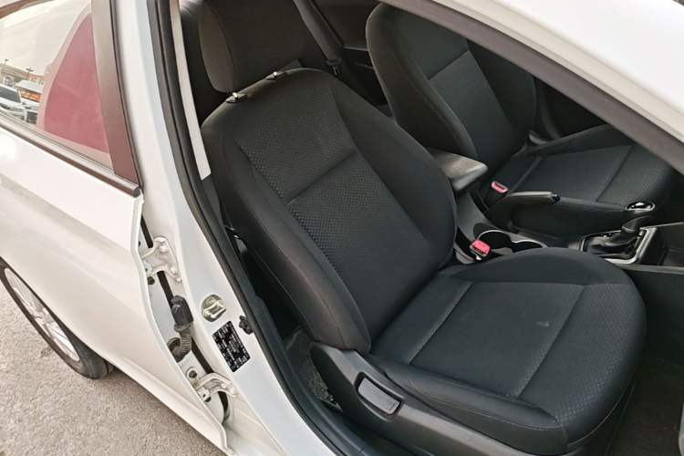 Used Hyundai Verna (new generation) 2016 1.4L Automatic Cool Edition GLS Right Front Seat