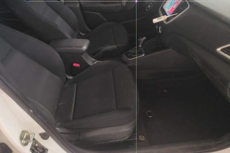Used Hyundai Verna (new generation) 2016 1.4L Automatic Cool Edition GLS Right Front Seat