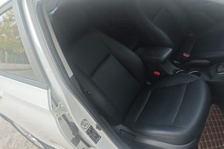 Used Hyundai Verna (new generation) 2016 1.4L Automatic Cool Edition GLS Right Front Seat