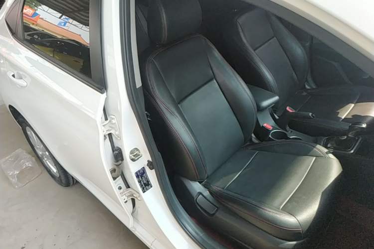 Used Hyundai Verna (new generation) 2016 1.4L Automatic Cool Edition GLS Right Front Seat