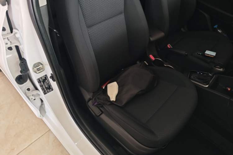 Used Hyundai Verna (new generation) 2016 1.4L Automatic Cool Edition GLS Right Front Seat