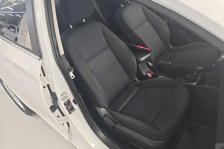 Used Hyundai Verna (new generation) 2016 1.4L Automatic Cool Edition GLS Right Front Seat