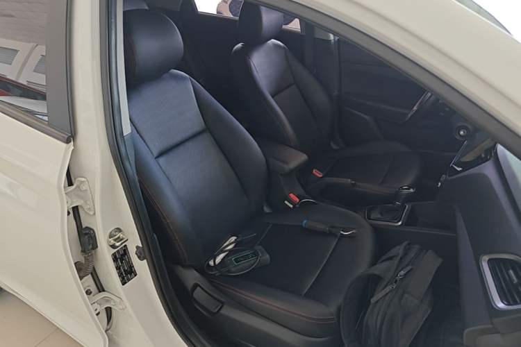 Used Hyundai Verna (new generation) 2016 1.4L Automatic Cool Edition GLS Right Front Seat