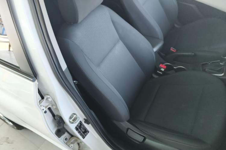 Used Hyundai Verna (new generation) 2016 1.4L Automatic Cool Edition GLS Right Front Seat