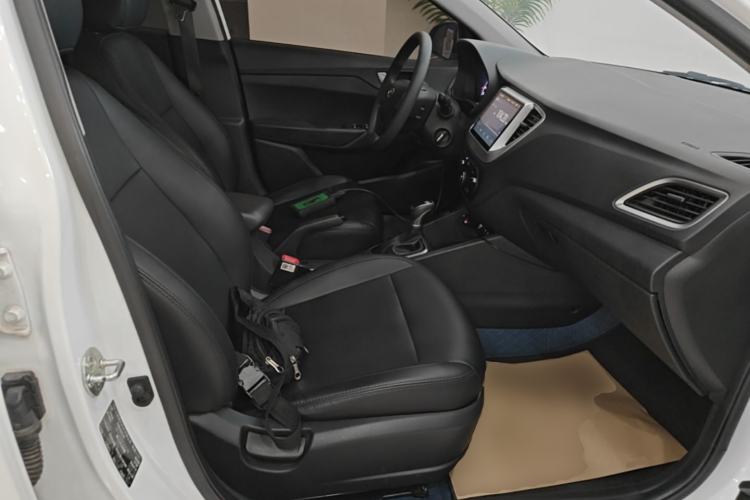Used Hyundai Verna (new generation) 2016 1.4L Automatic Cool Edition GLS Right Front Seat