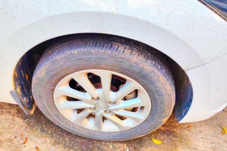 Used Hyundai Verna (new generation) 2016 1.4L Manual Cool Edition GLS Right Front Wheel Hub