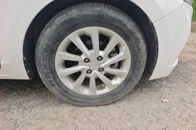 Used Hyundai Verna (new generation) 2016 1.4L Manual Cool Edition GLS Right Front Wheel Hub