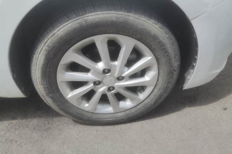 Used Hyundai Verna (new generation) 2016 1.4L Manual Cool Edition GLS Right Front Wheel Hub