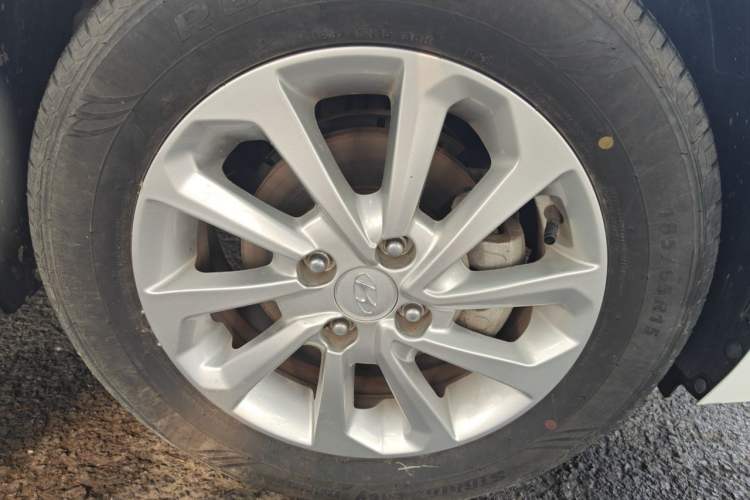 Used Hyundai Verna (new generation) 2016 1.4L Manual Cool Edition GLS Right Front Wheel Hub