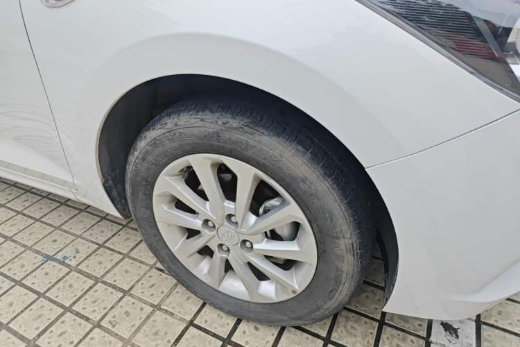 Used Hyundai Verna (new generation) 2016 1.4L Automatic Cool Edition GLS Right Front Wheel Hub