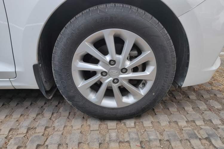Used Hyundai Verna (new generation) 2016 1.4L Automatic Cool Edition GLS Right Front Wheel Hub