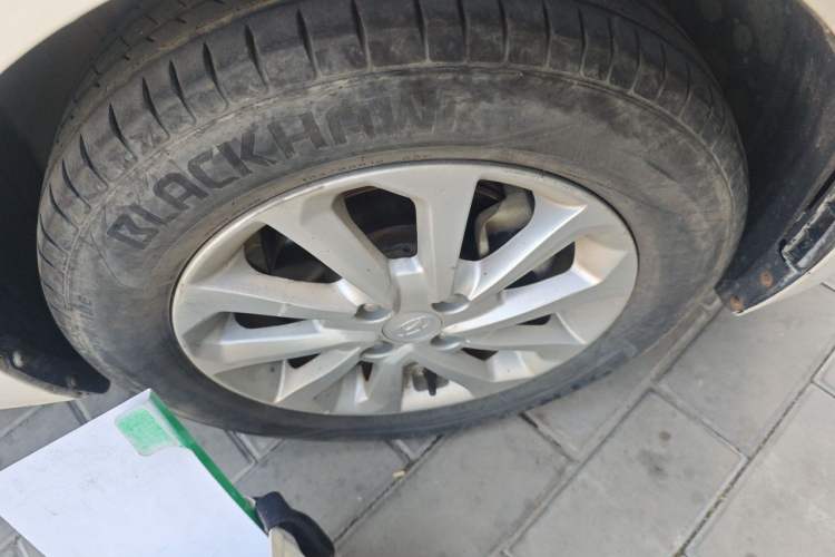 Used Hyundai Verna (new generation) 2016 1.4L Automatic Cool Edition GLS Right Front Wheel Hub