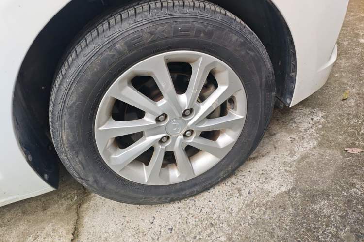 Used Hyundai Verna (new generation) 2016 1.4L Manual Cool Edition GLS Right Front Wheel Hub