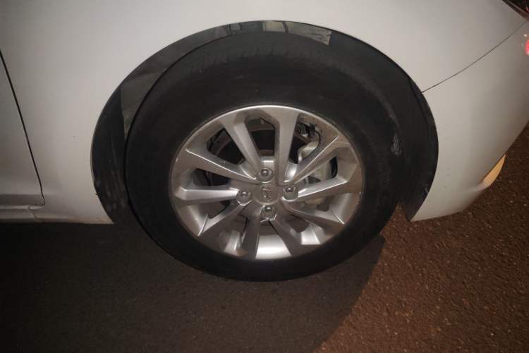 Used Hyundai Verna (new generation) 2016 1.4L Automatic Cool Edition GLS Right Front Wheel Hub