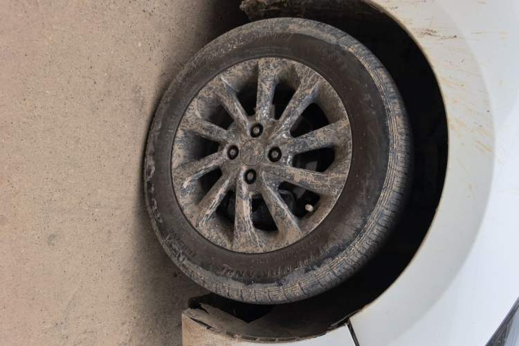 Used Hyundai Verna (new generation) 2016 1.4L Manual Cool Edition GLS Right Front Wheel Hub