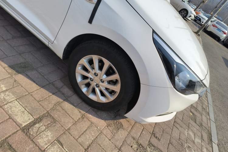 Used Hyundai Verna (new generation) 2016 1.4L Automatic Cool Edition GLS Right Front Wheel Hub