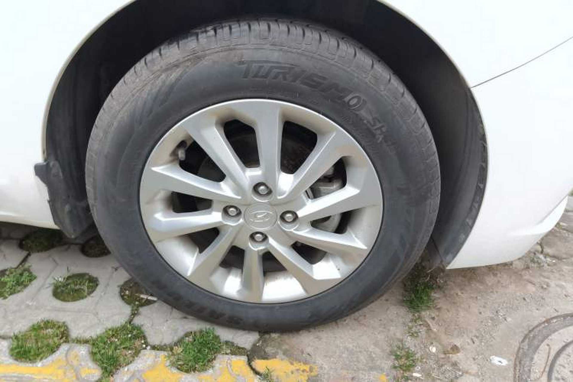 Used Hyundai Verna (new generation) 2016 1.4L Manual Cool Edition GLS Right Front Wheel Hub