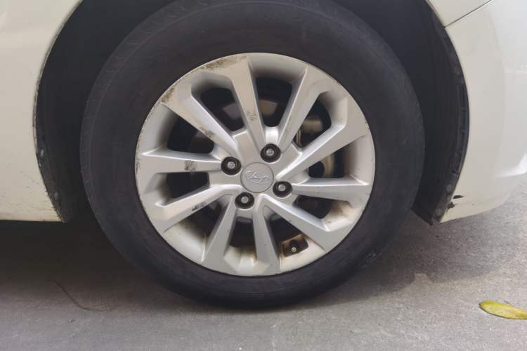 Used Hyundai Verna (new generation) 2016 1.4L Automatic Cool Edition GLS Right Front Wheel Hub