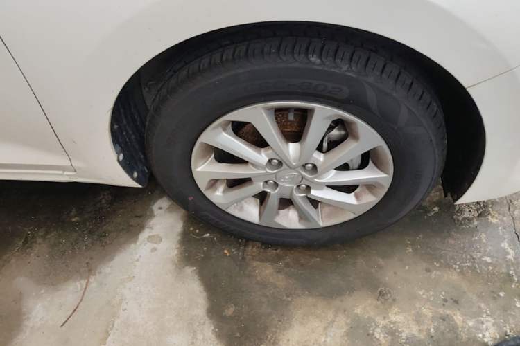 Used Hyundai Verna (new generation) 2016 1.4L Manual Cool Edition GLS Right Front Wheel Hub
