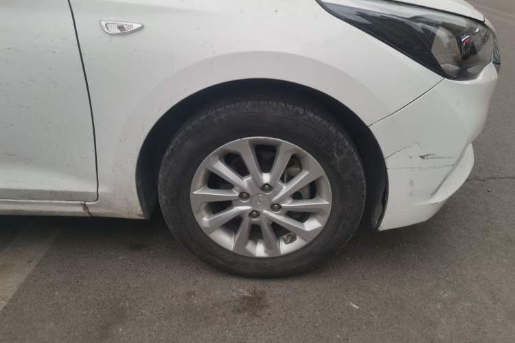 Used Hyundai Verna (new generation) 2016 1.4L Manual Cool Edition GLS Right Front Wheel Hub