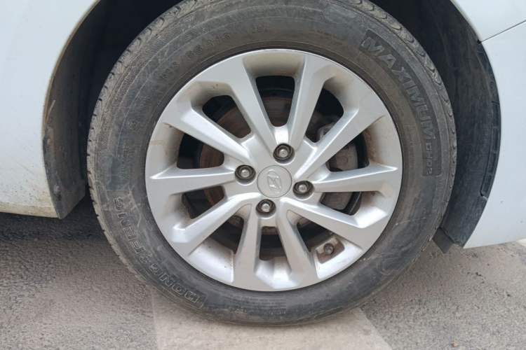 Used Hyundai Verna (new generation) 2016 1.4L Automatic Cool Edition GLS Right Front Wheel Hub