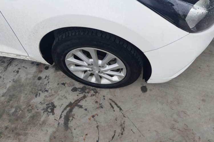 Used Hyundai Verna (new generation) 2016 1.4L Manual Cool Edition GLS Right Front Wheel Hub