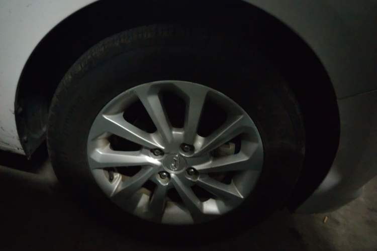 Used Hyundai Verna (new generation) 2016 1.4L Manual Cool Edition GLS Right Front Wheel Hub