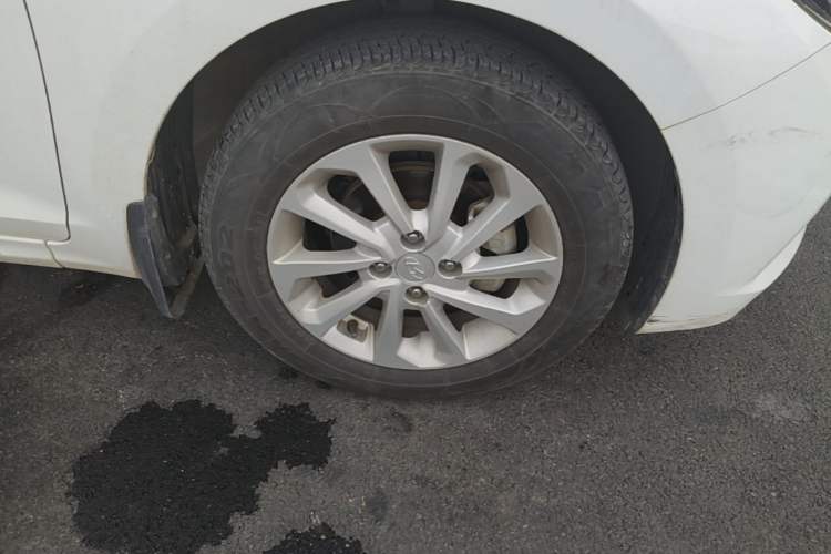 Used Hyundai Verna (new generation) 2016 1.4L Manual Cool Edition GLS Right Front Wheel Hub