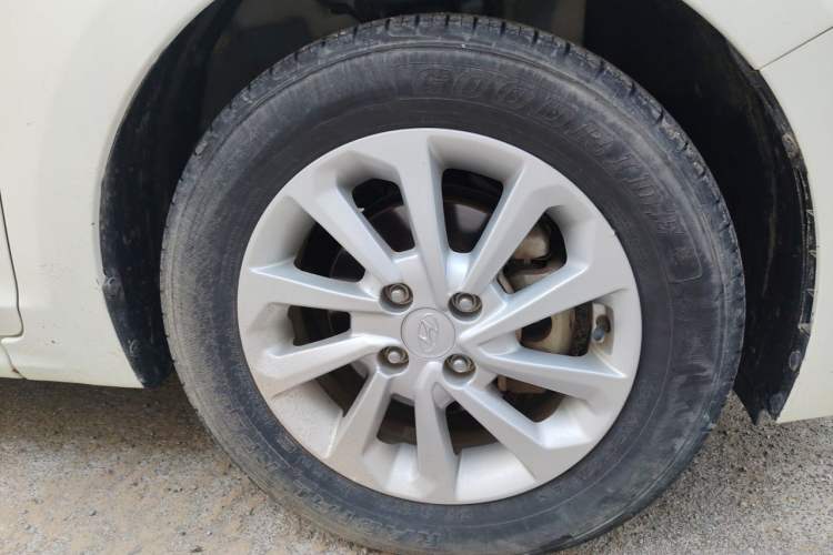 Used Hyundai Verna (new generation) 2016 1.4L Manual Cool Edition GLS Right Front Wheel Hub