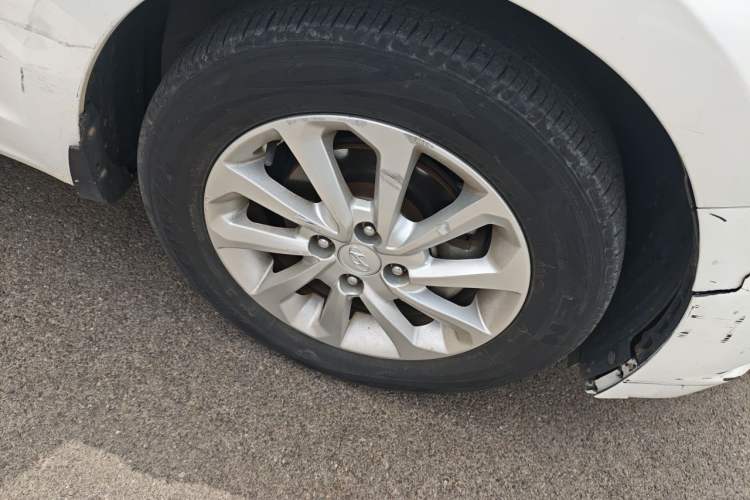 Used Hyundai Verna (new generation) 2016 1.4L Automatic Cool Edition GLS Right Front Wheel Hub