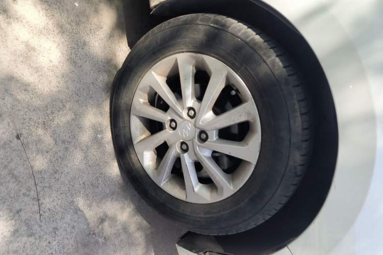 Used Hyundai Verna (new generation) 2016 1.4L Manual Cool Edition GLS Right Front Wheel Hub