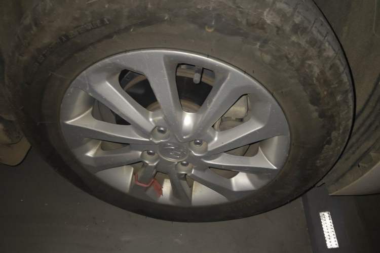 Used Hyundai Verna (new generation) 2016 1.4L Manual Cool Edition GLS Right Front Wheel Hub