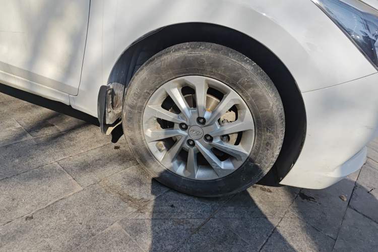 Used Hyundai Verna (new generation) 2016 1.4L Manual Cool Edition GLS Right Front Wheel Hub