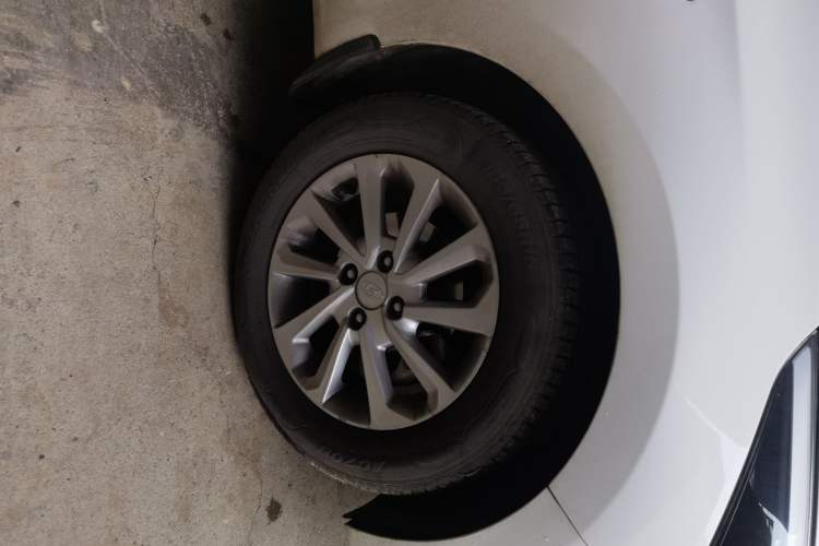Used Hyundai Verna (new generation) 2016 1.4L Manual Cool Edition GLS Right Front Wheel Hub