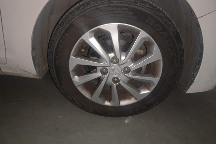 Used Hyundai Verna (new generation) 2016 1.4L Automatic Cool Edition GLS Right Front Wheel Hub