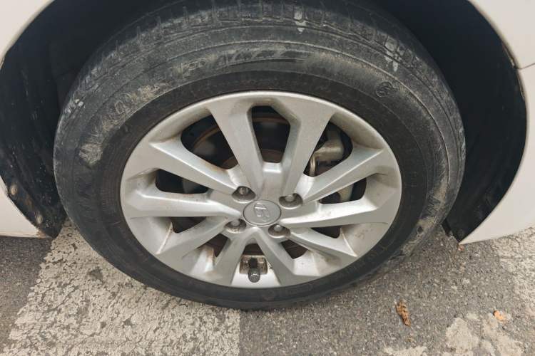 Used Hyundai Verna (new generation) 2016 1.4L Manual Cool Edition GLS Right Front Wheel Hub
