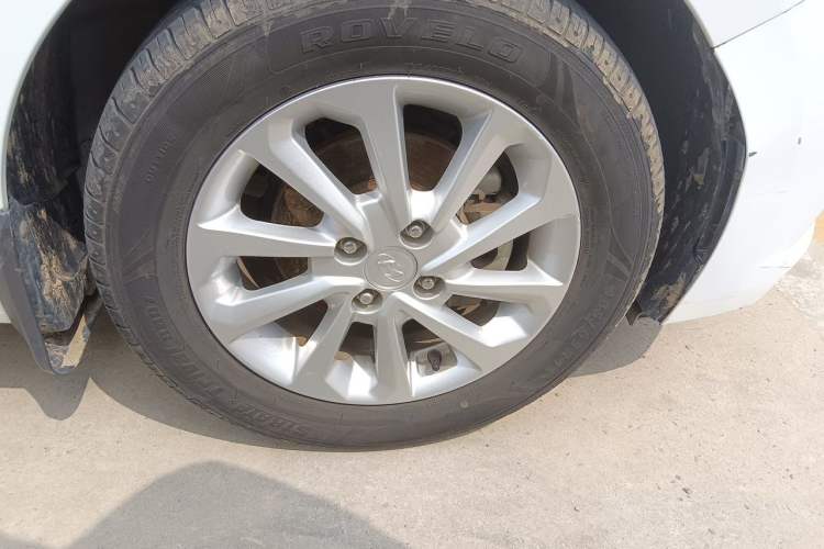 Used Hyundai Verna (new generation) 2016 1.4L Manual Cool Edition GLS Right Front Wheel Hub