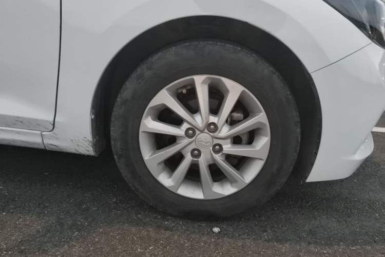 Used Hyundai Verna (new generation) 2016 1.4L Manual Cool Edition GLS Right Front Wheel Hub