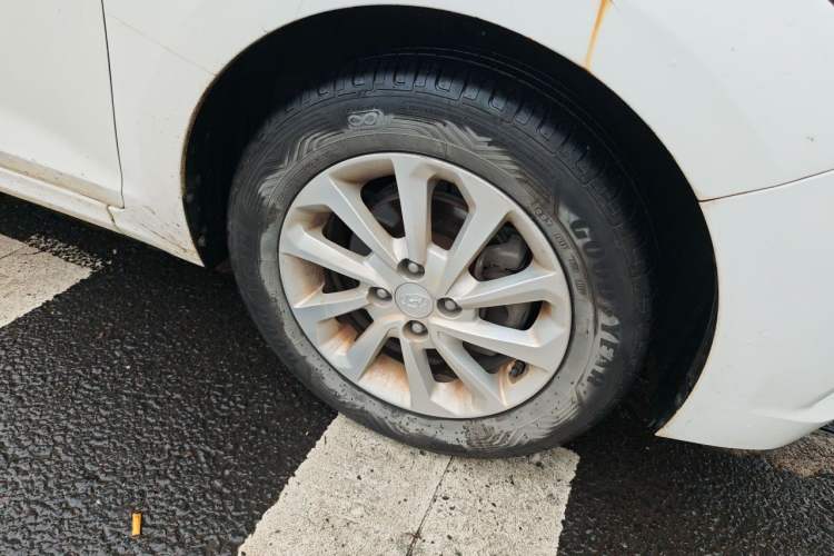 Used Hyundai Verna (new generation) 2016 1.4L Automatic Cool Edition GLS Right Front Wheel Hub