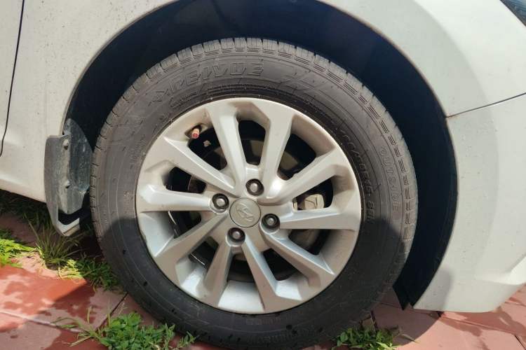 Used Hyundai Verna (new generation) 2016 1.4L Manual Cool Edition GLS Right Front Wheel Hub