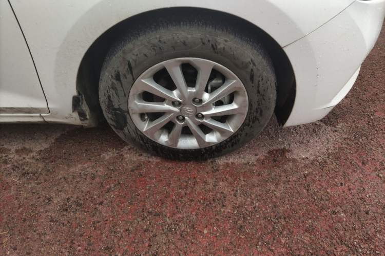 Used Hyundai Verna (new generation) 2016 1.4L Automatic Elite Edition TOP Right Front Wheel Hub