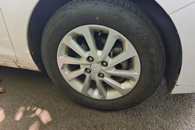 Used Hyundai Verna (new generation) 2016 1.4L Manual Cool Edition GLS Right Front Wheel Hub