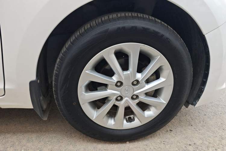 Used Hyundai Verna (new generation) 2016 1.4L Manual Cool Edition GLS Right Front Wheel Hub