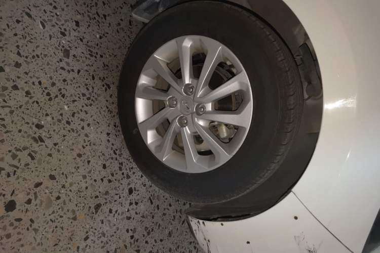 Used Hyundai Verna (new generation) 2016 1.4L Automatic Cool Edition GLS Right Front Wheel Hub