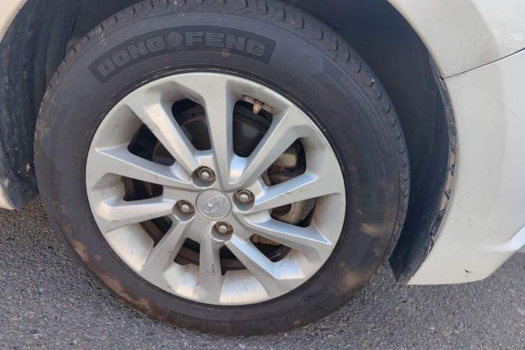 Used Hyundai Verna (new generation) 2016 1.4L Automatic Sport Edition Right Front Wheel Hub