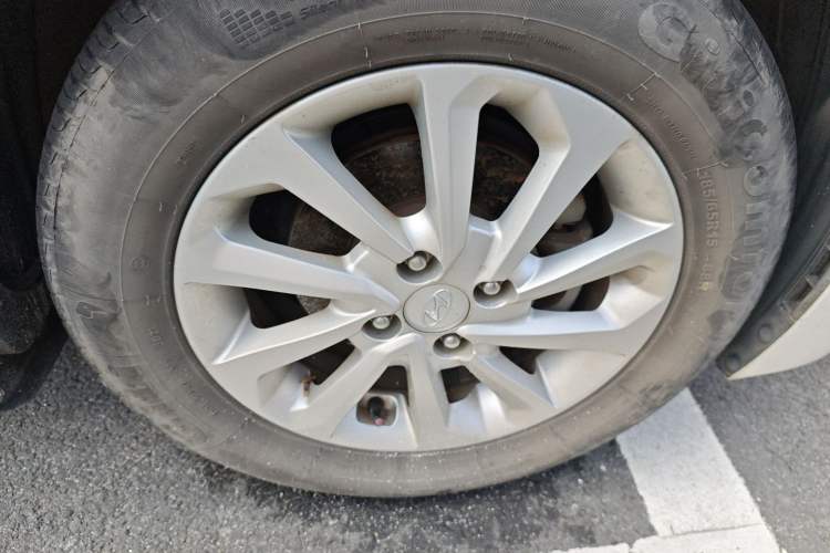Used Hyundai Verna (new generation) 2016 1.4L Automatic Cool Edition GLS Right Front Wheel Hub