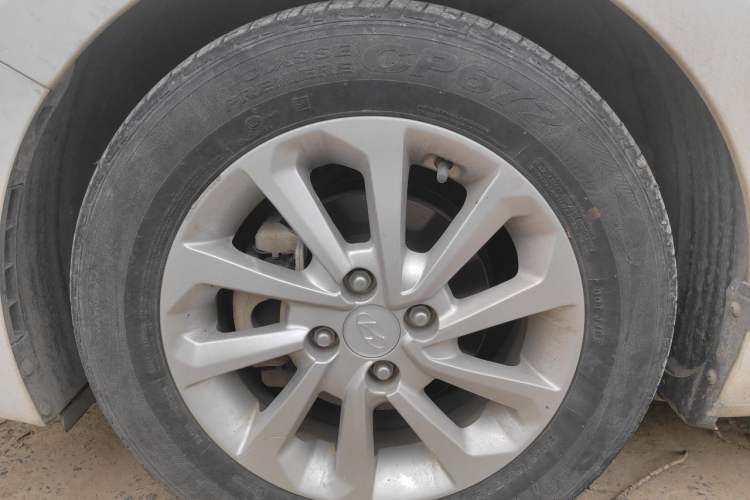 Used Hyundai Verna (new generation) 2016 1.4L Manual Cool Edition GLS Right Front Wheel Hub