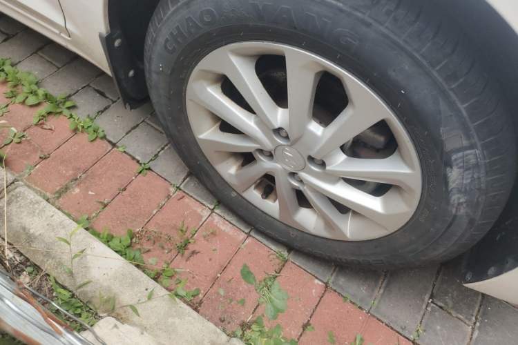 Used Hyundai Verna (new generation) 2016 1.4L Automatic Cool Edition GLS Right Front Wheel Hub